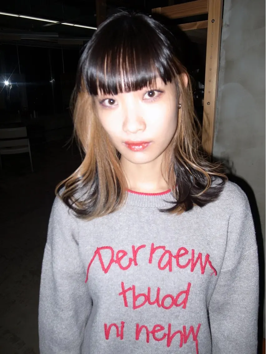 ミディアム カラー 湯浅 美玖のヘアスタイル