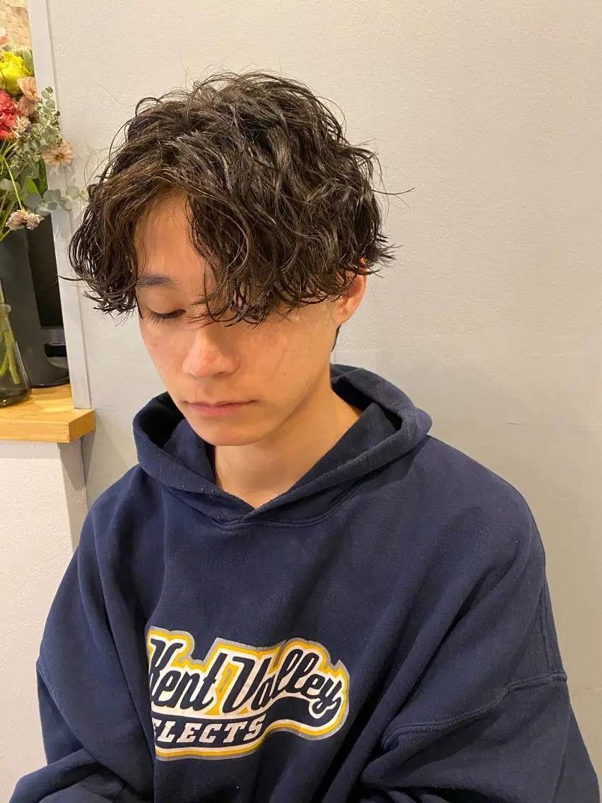 ミディアム パーマ メンズ カット パーマ トリートメント 似合う髪型が 分からない方へのヘアスタイル
