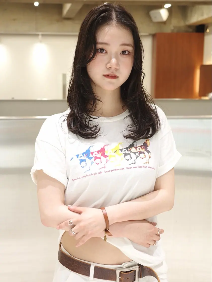 ミディアム カラー ミディアムレイヤー 顔まわりレイヤー 顔周りカット ハッシュカット 韓国風ヘア カット ヘアカラー トリートメント (h)wim ウィムのヘアスタイル