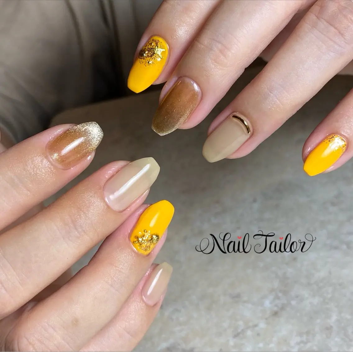 ネイル 長さ出し ジェルネイル ゴールド キラキラネイル マグネットネイル ハンドネイル NailTailor ネイルテイラーのネイルデザイン