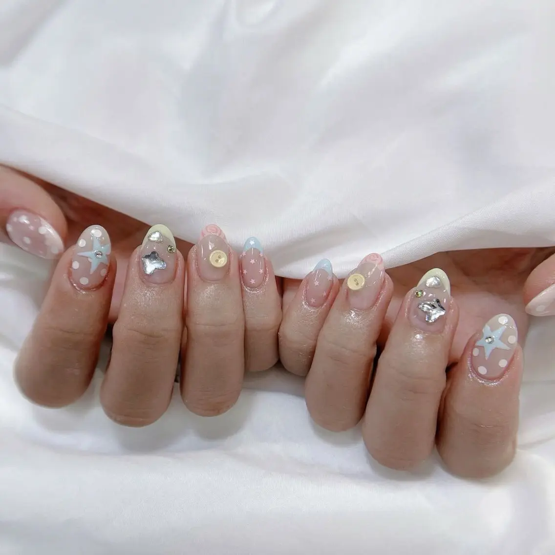 ネイル チークネイル ドット フレンチネイル グラデーション 韓国ネイル ハンドネイル Minette nailrinrinのネイルデザイン