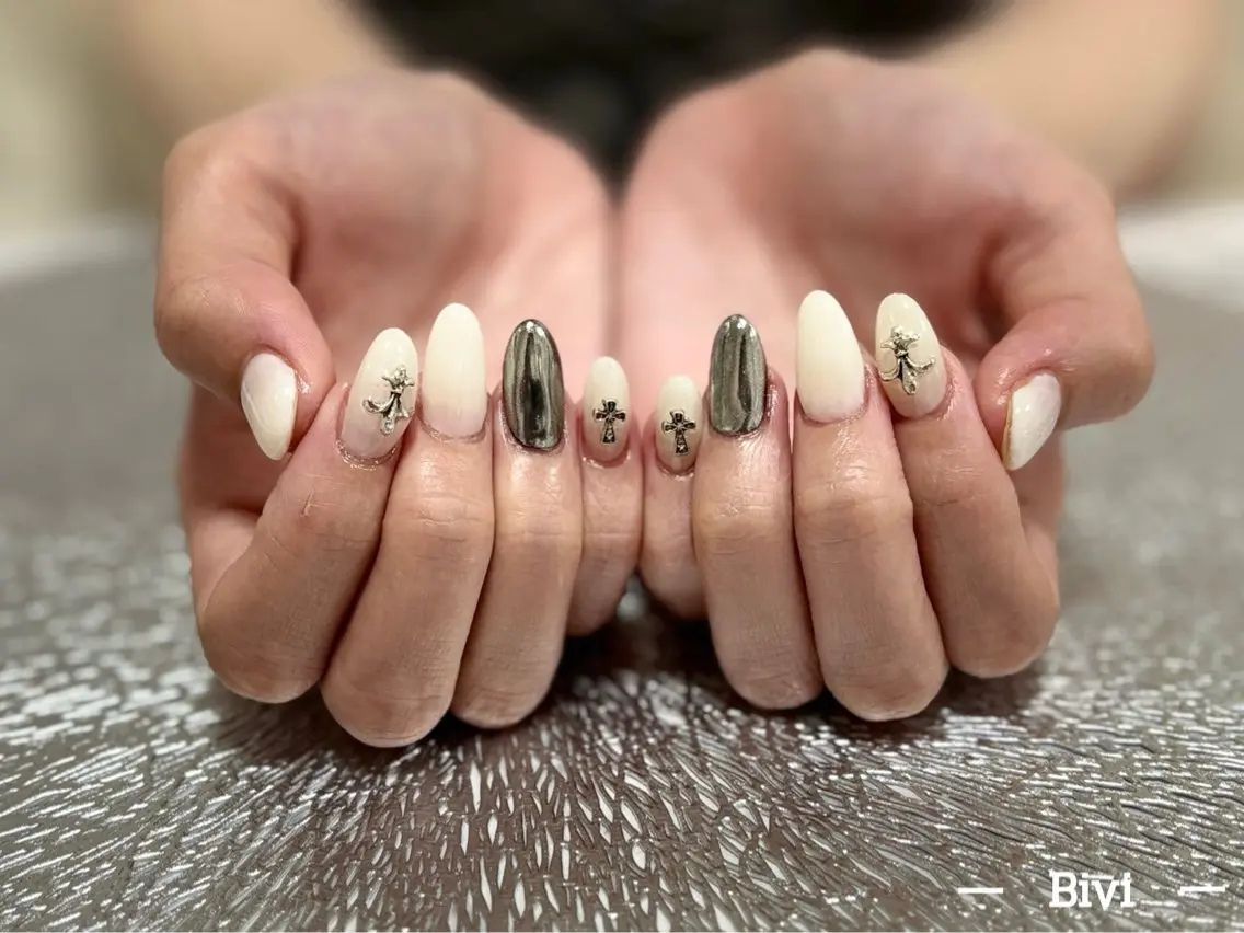 ネイル アートネイル ラメ(グリッター) 持ち込み ピンク シルバー ハンドネイル ハンドケア ♡Bivi♡自爪に 優しいネイルサロンのネイルデザイン