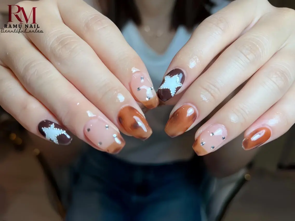 ネイル アートネイル チークネイル フレンチネイル グラデーション キラキラネイル ハンドネイル RAMU_Nail 池袋店のネイルデザイン