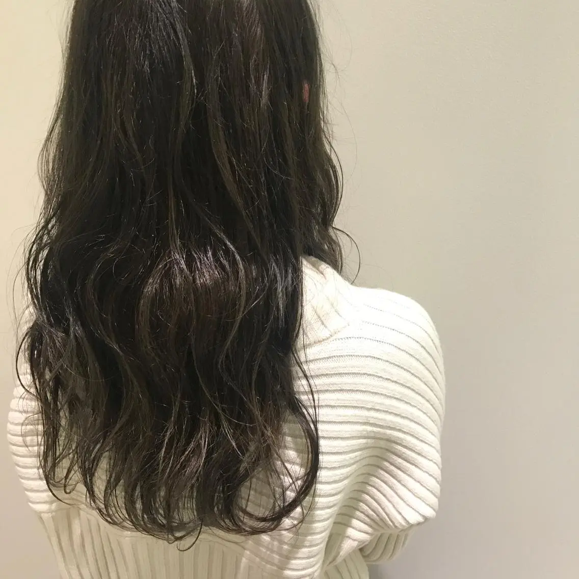 ロング カラー グレージュ 鳥越 一希のヘアスタイル