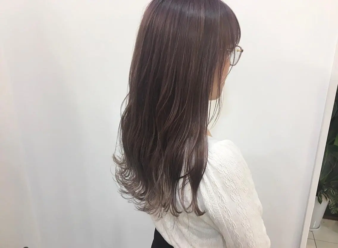 ロング カラー アッシュ ブリーチ 透明感カラー ラベンダーカラー ラベンダーアッシュ カット ヘアカラー トリートメント 鈴木 翔梧のヘアスタイル