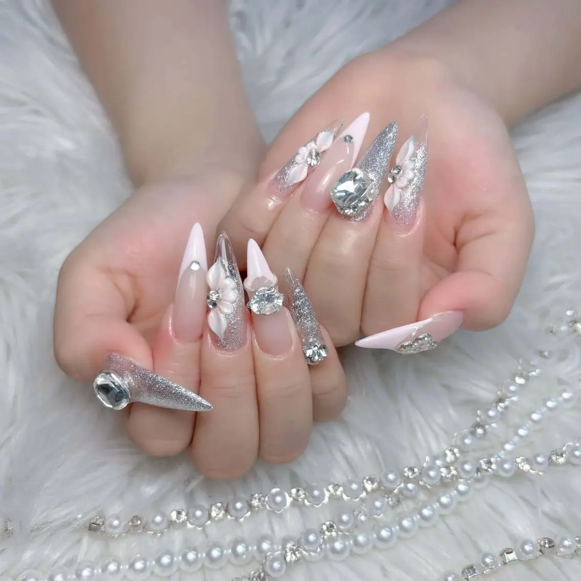 ネイル アートネイル ジェルネイル キラキラネイル 韓国ネイル 持ち込み ハンドネイル ハンドケア Nova Nailのネイルデザイン