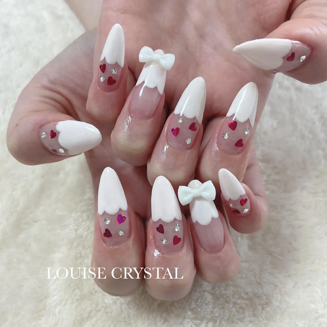 ネイル ハンドネイル LOUISE CRYSTALのネイルデザイン