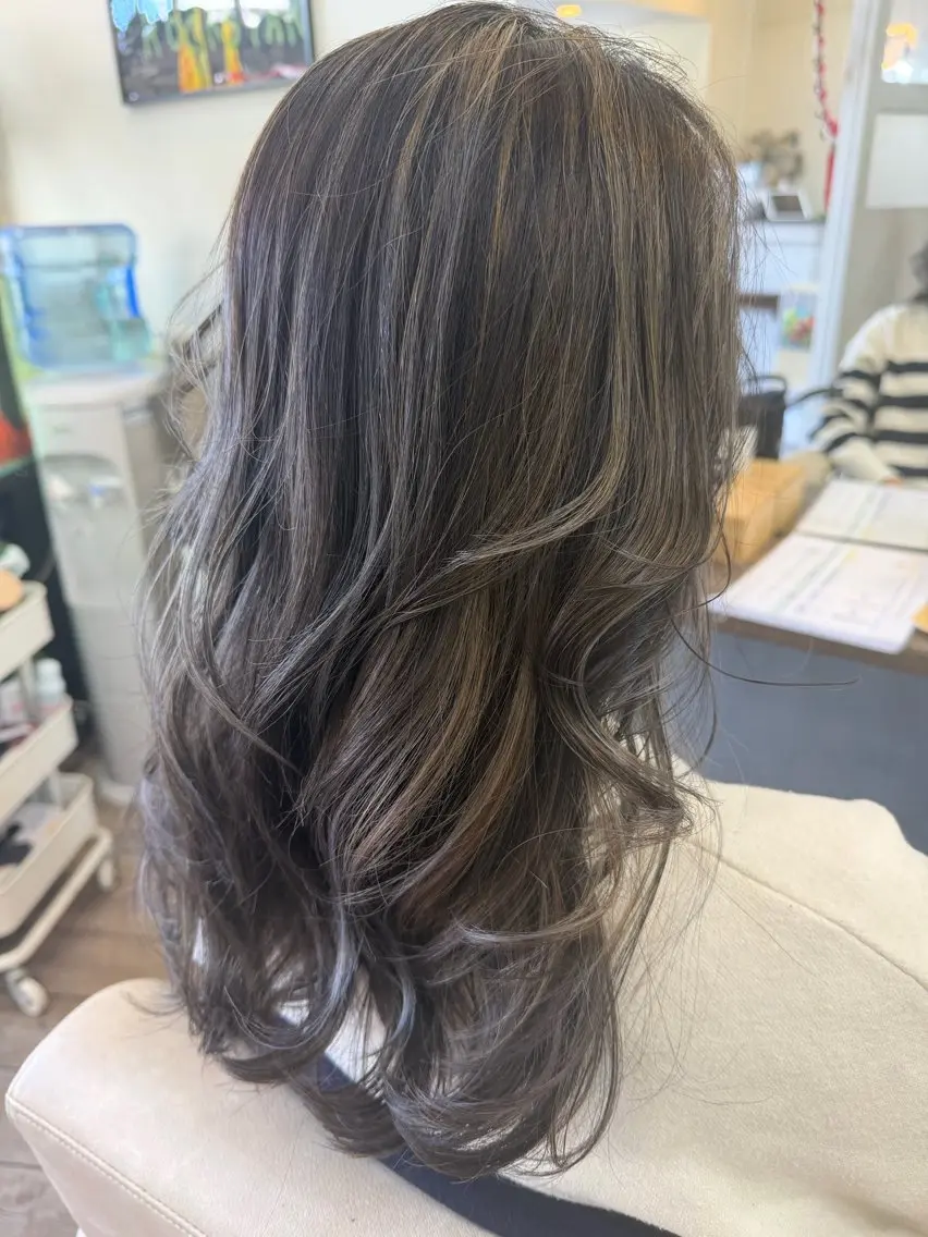 ロング カラー ヘアカラー トリートメント 鶴見 和美のヘアスタイル
