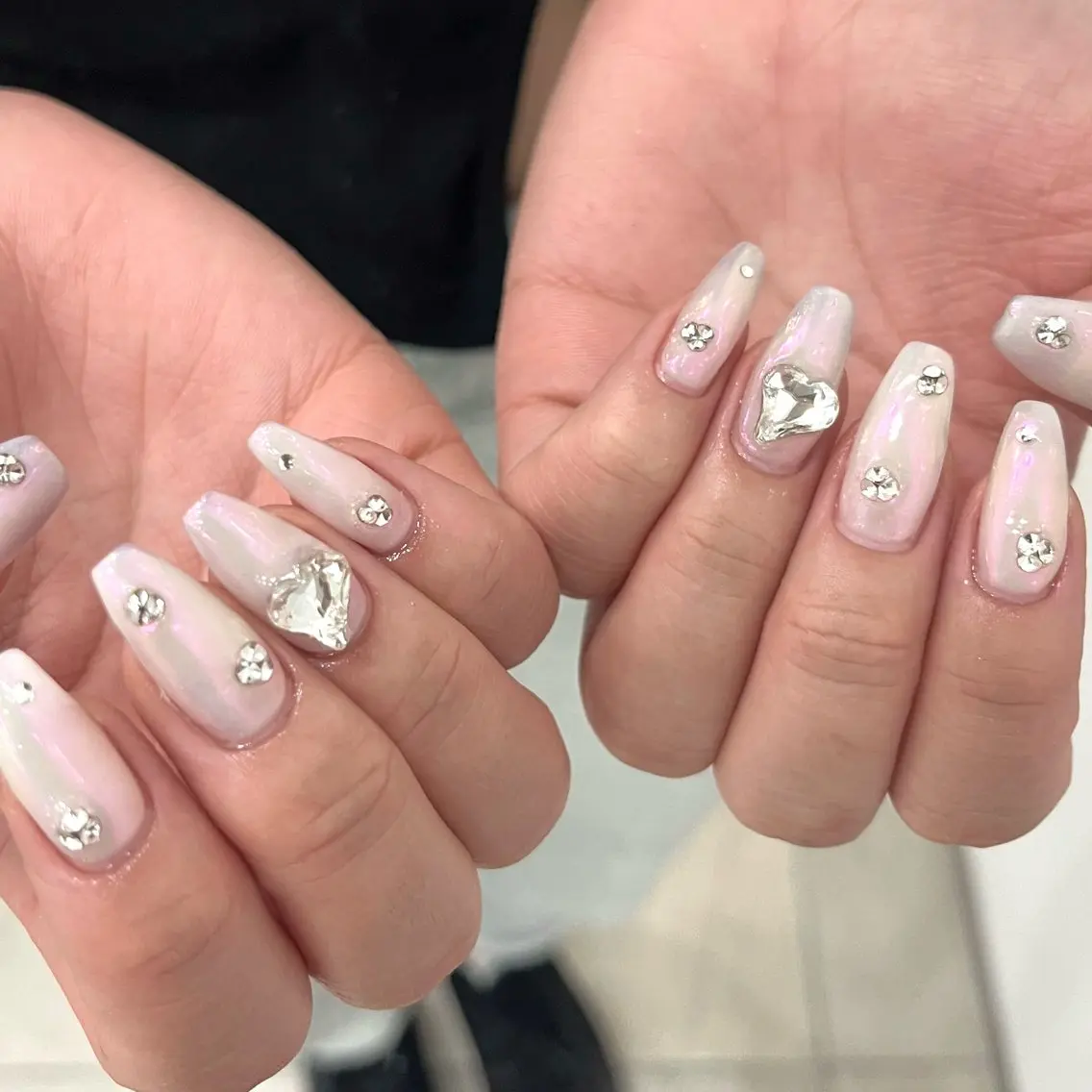 ネイル moca心斎橋店 Aina🐈⬛🤍のネイルデザイン