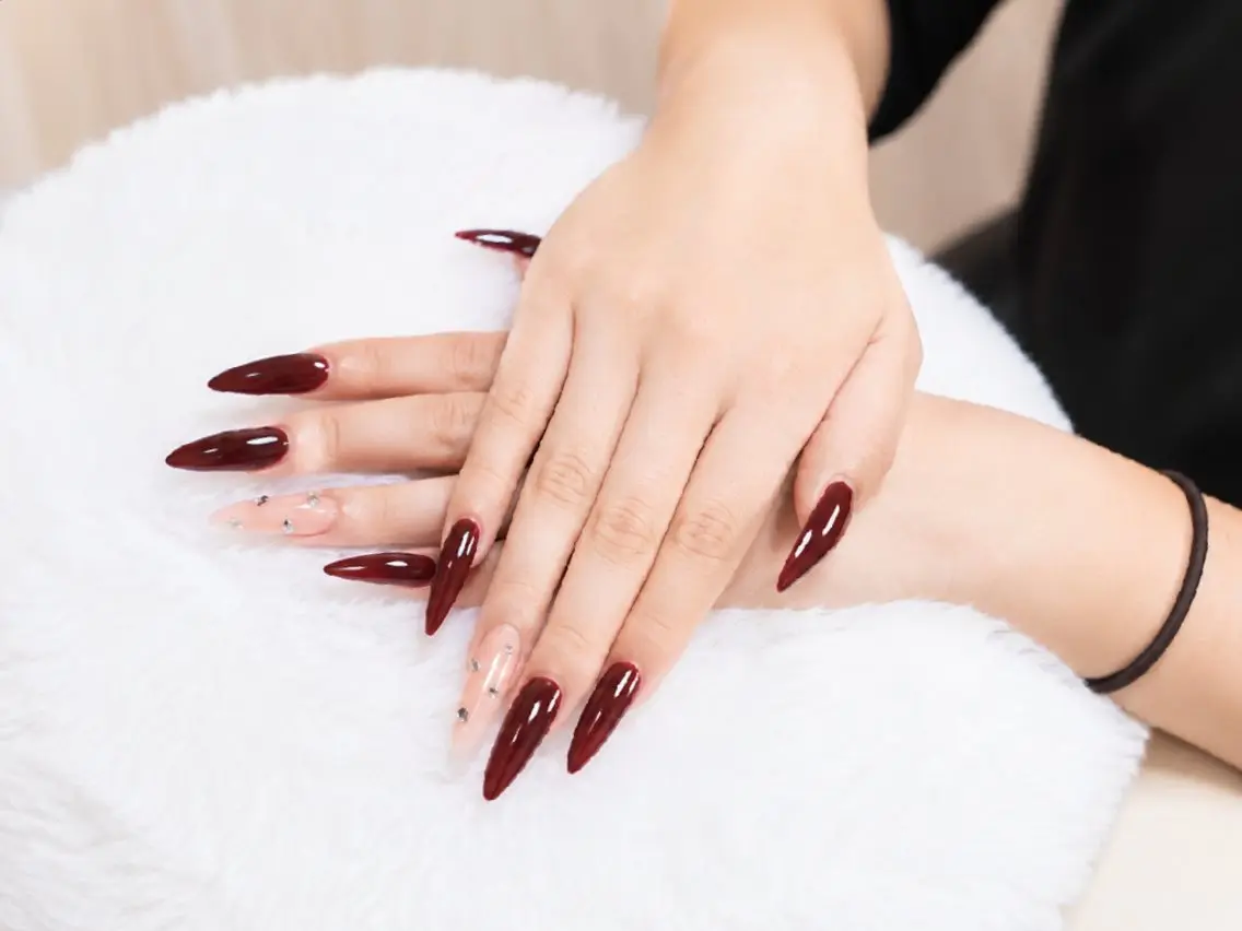 ネイル ボルドー 長さ出し 韓国ネイル ロングネイル 持ち込み ハンドネイル 高山ルコ(NAIL) 店長のネイルデザイン