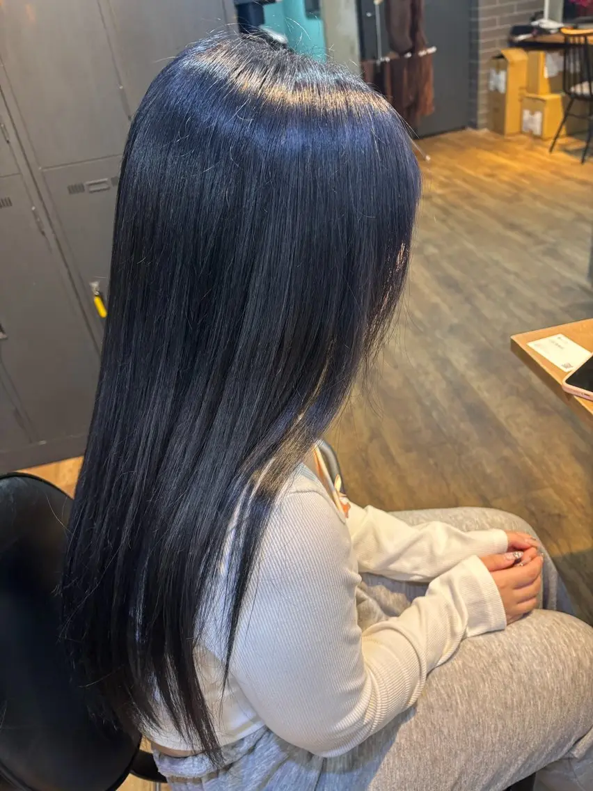 ロング ヘアカラー 上田 瑠海音のヘアスタイル