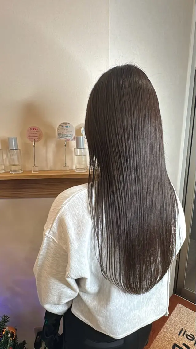 ロング カラー ベージュカラー オリーブベージュ 根本 奈緒のヘアスタイル