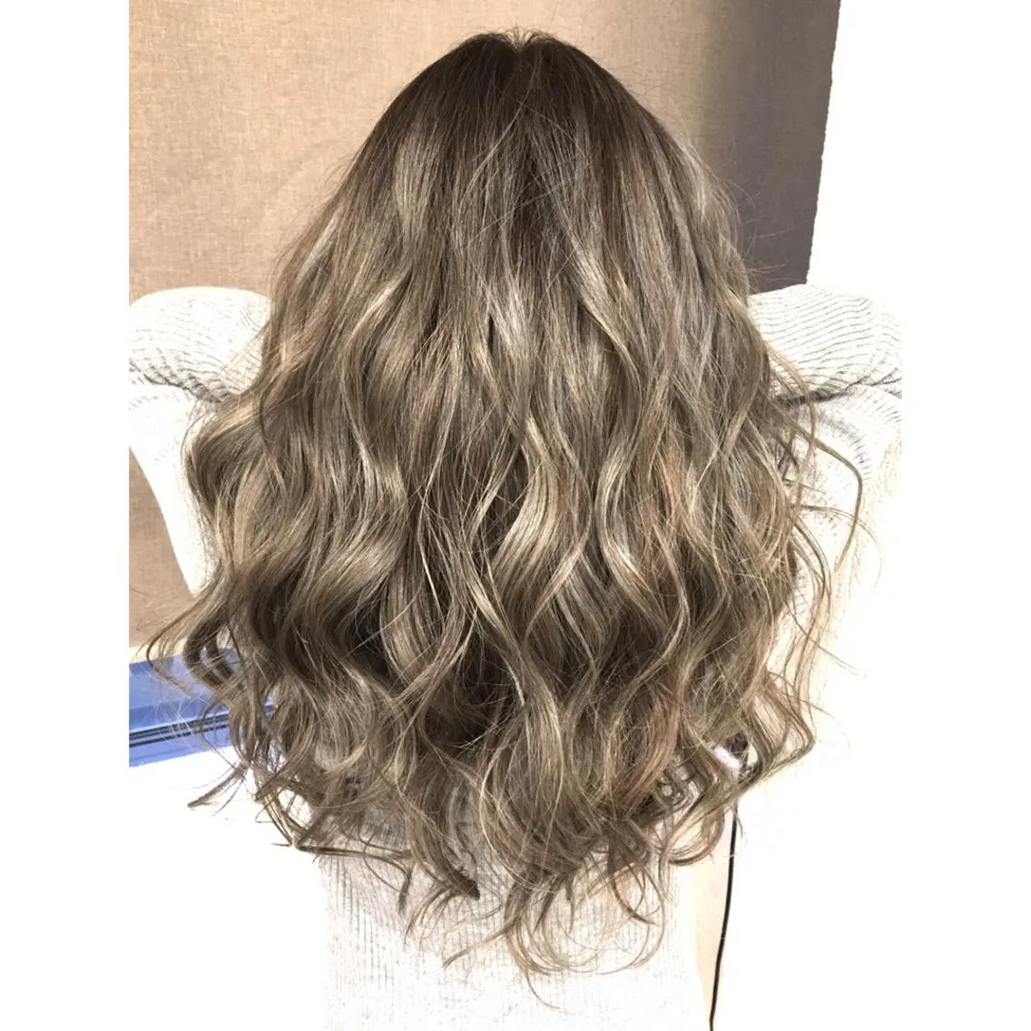 ロング カラー ベージュカラー ハイライトカラー 3Dハイライト ハイライト ヘアカラー トリートメント 井上 一平のヘアスタイル