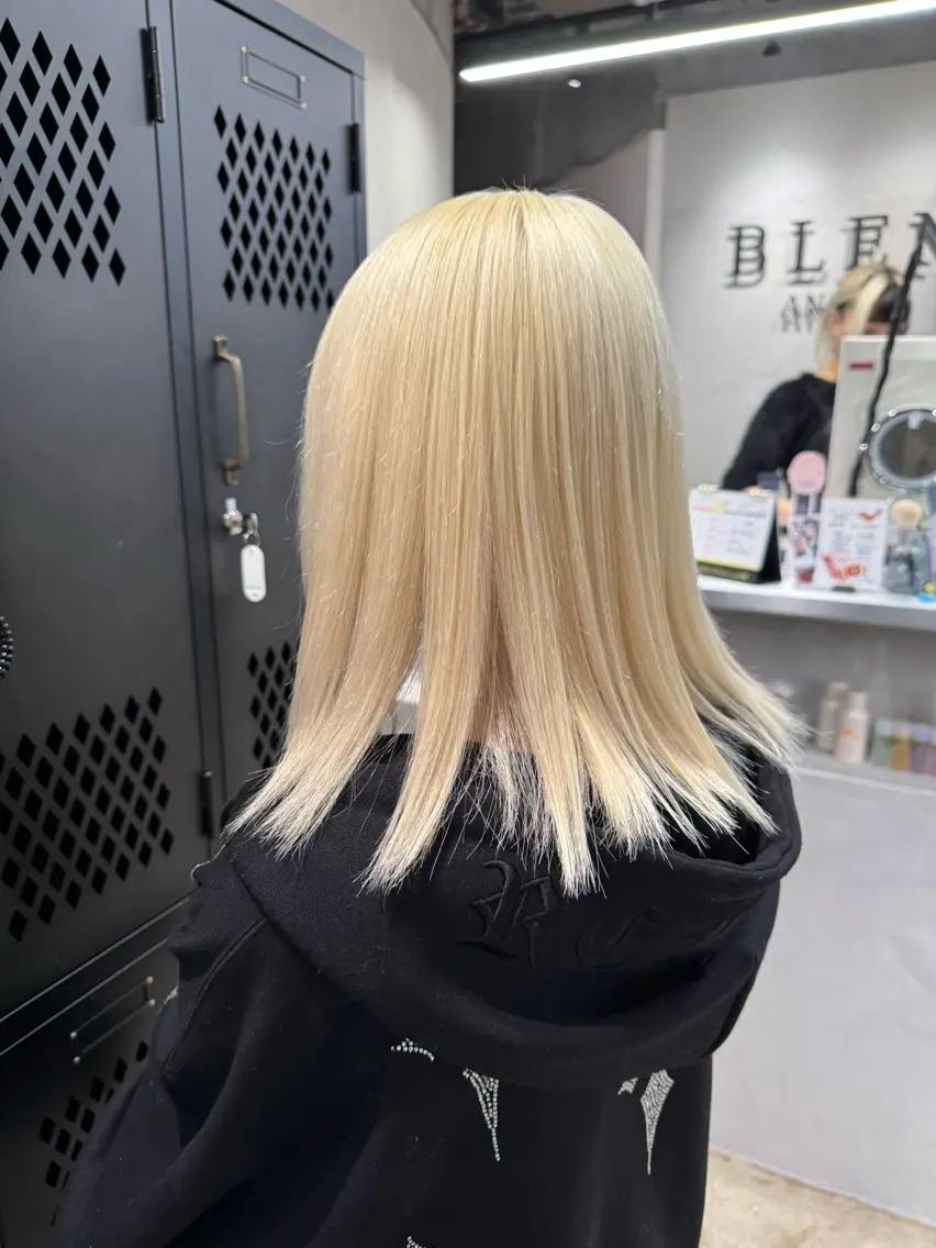 カラー 抜きっぱなしブロンド ヘアカラー 🪽ハイトーン🏹 ブリーチ🫧海志🍿のヘアスタイル