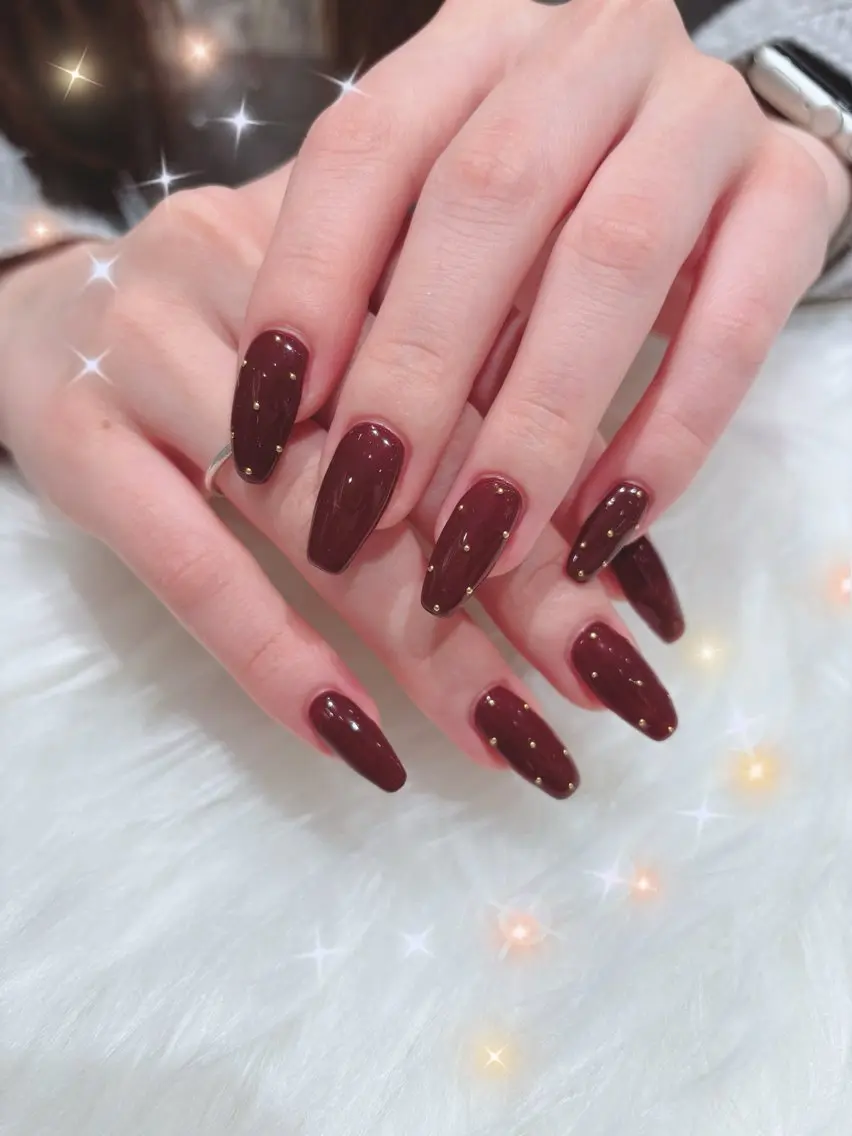 ネイル ボルドー ゴールド SAKURA ʚ🎀ɞのネイルデザイン