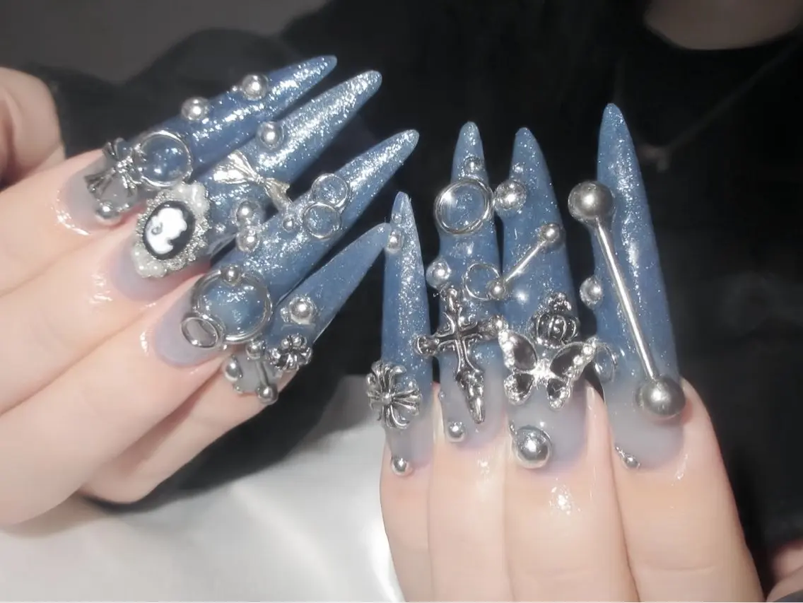 ネイル ブルー フラッシュネイル フラワーネイル ホログラムネイル キラキラネイル ハンドネイル Rin Nail 新大久保店のネイルデザイン