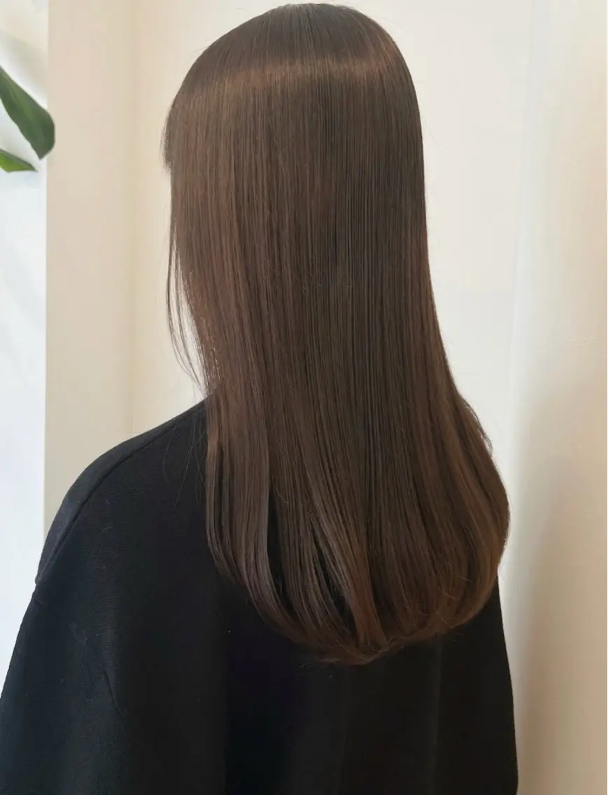 セミロング カラー 成岡 愛美のヘアスタイル
