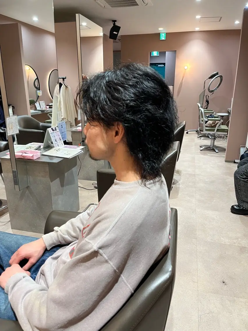 ショート メンズ センターパート メンズウルフカット ウルフカット 坂本 翔のヘアスタイル
