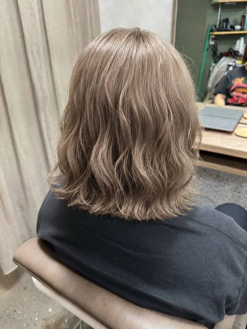 ミディアム ヘアカラー ❤️可愛いハイトーン ならMINATOのヘアスタイル