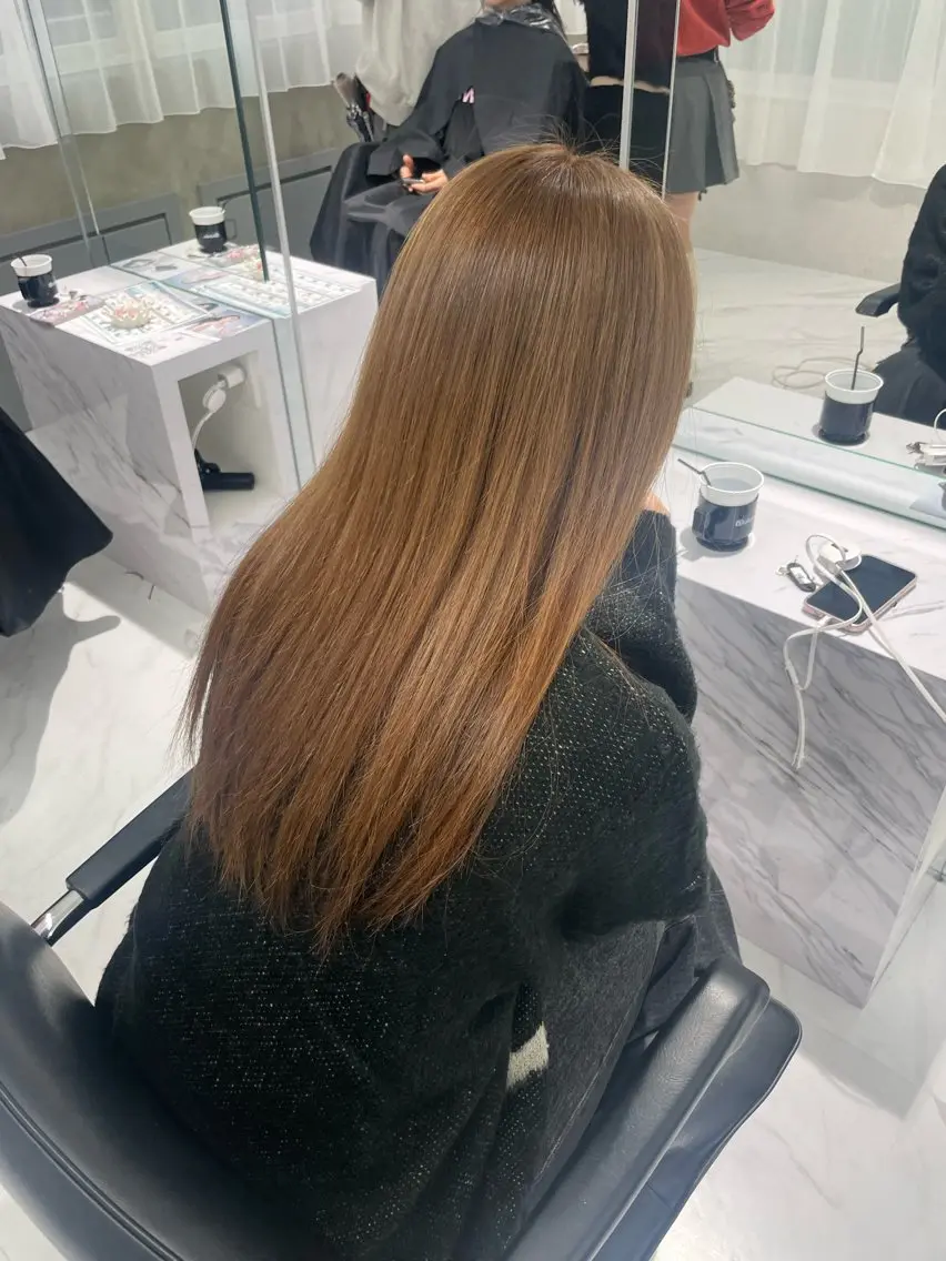 ロング カラー ベージュカラー ブリーチ ミルクティーベージュ yuzuna ハイトーン 天神のヘアスタイル