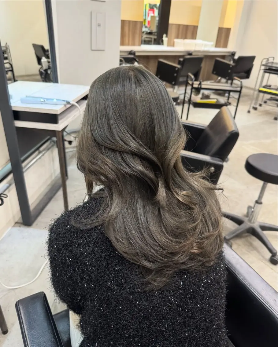 ロング カラー ヘアカラー トリートメント 韓国ヘア🇰🇷 YUKINAのヘアスタイル