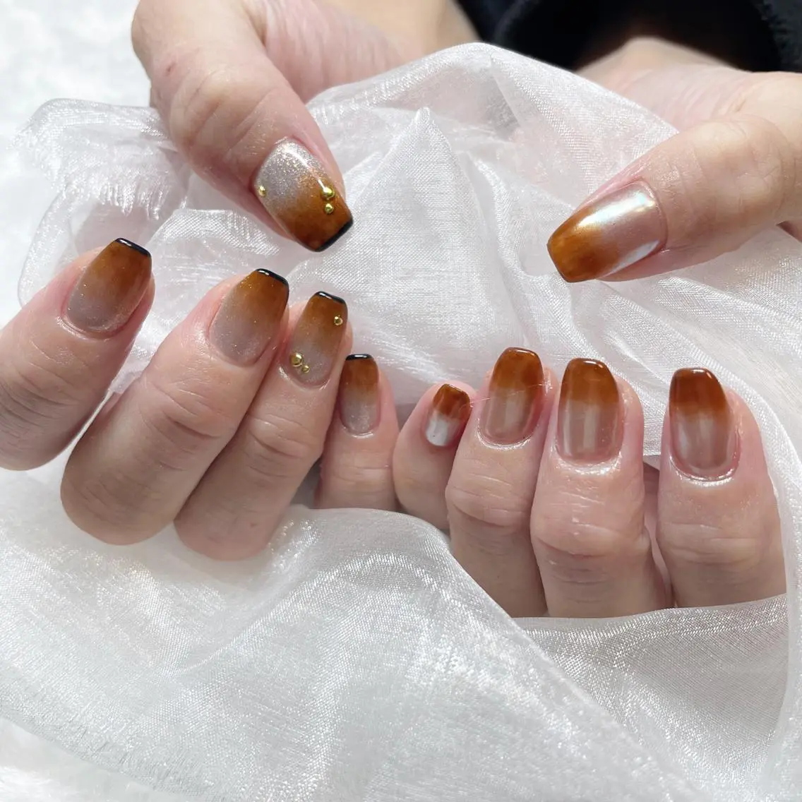 ネイル ジェルネイル キラキラネイル 韓国ネイル マグネットネイル 持ち込み ハンドネイル fiore nail 🦋のネイルデザイン