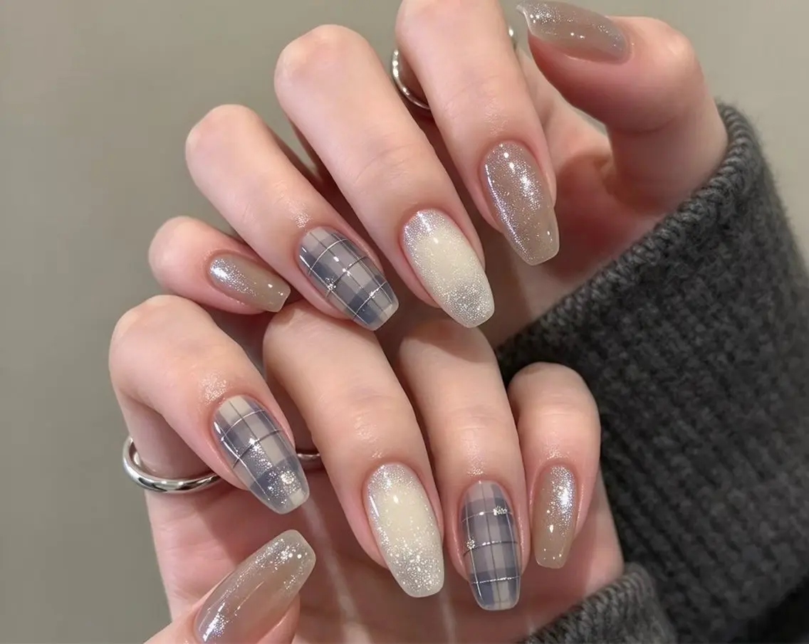セミロング めぐみのネイルサロン スタッフ練習のネイルデザイン