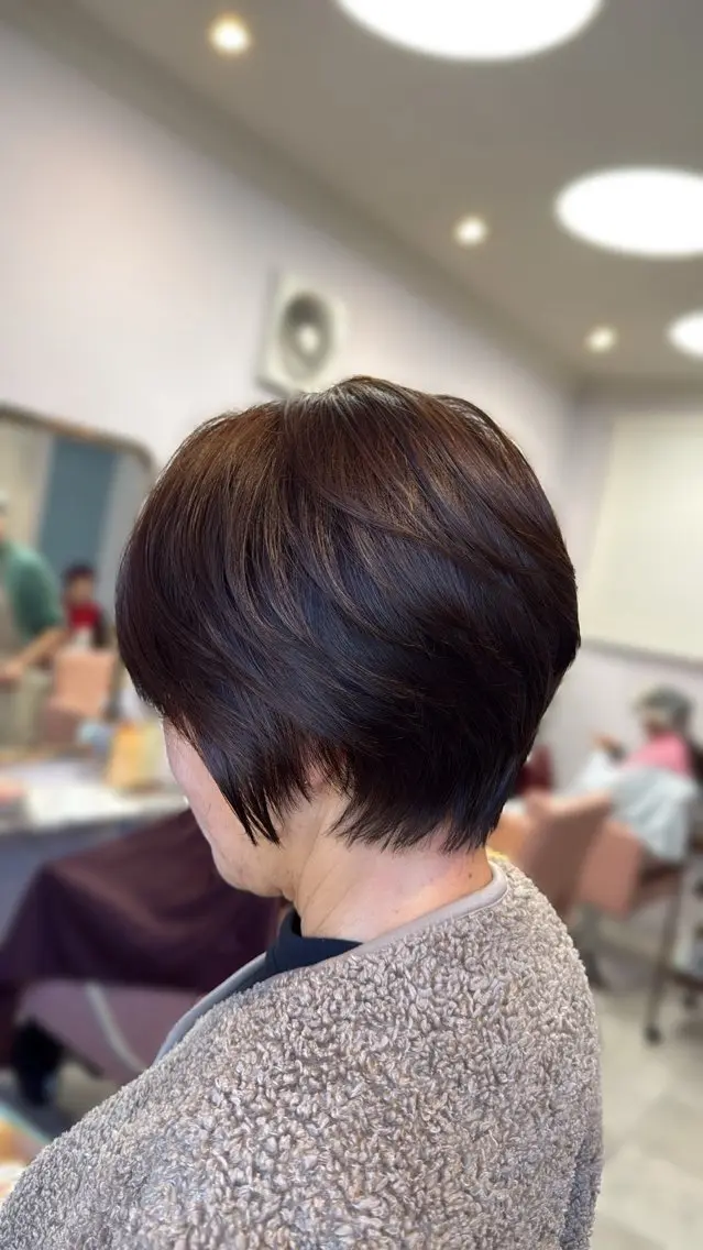 ショート カラー ブリーチ ブラウンカラー くびれヘア カット Sakura .のヘアスタイル