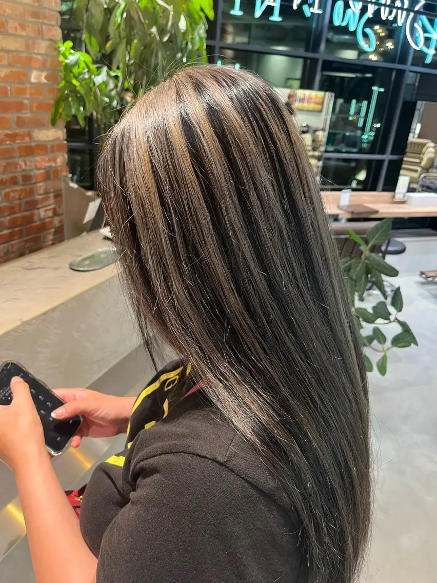ロング ヘアカラー 志賀 楓のヘアスタイル