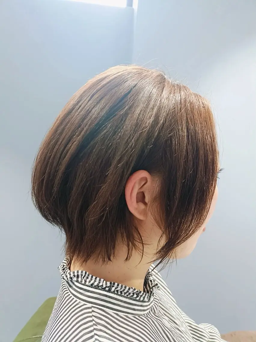 ショート カラー 中村 まりのヘアスタイル