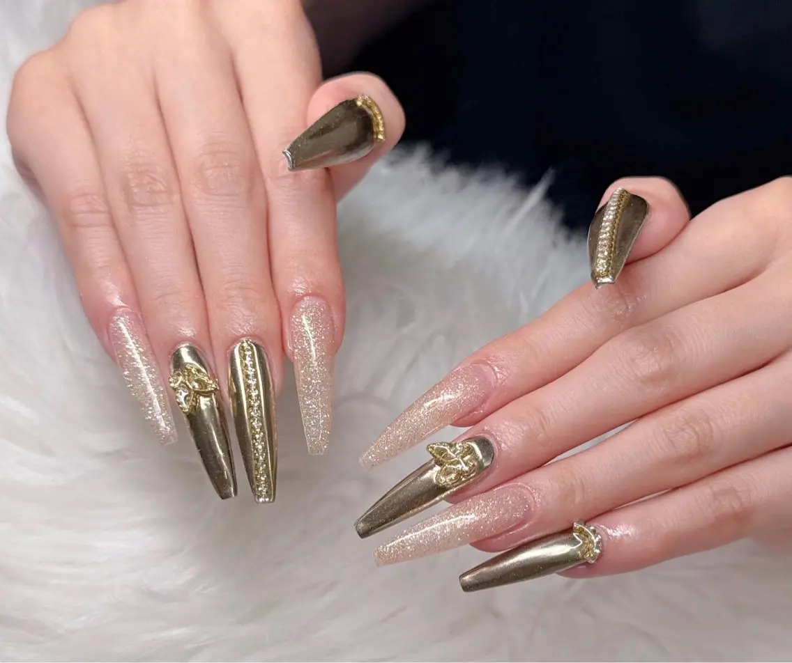 ネイル 長さ出し グラデーション 卒業式 キラキラネイル マグネットネイル Lee Nailsのネイルデザイン