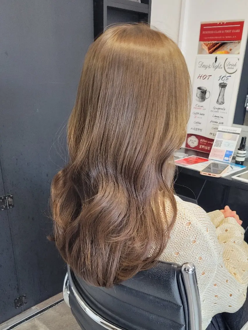 ロング カラー ベージュカラー ブリーチ ブリーチなしカラー オリーブベージュ Day&Night [店長]Chiakiのヘアスタイル