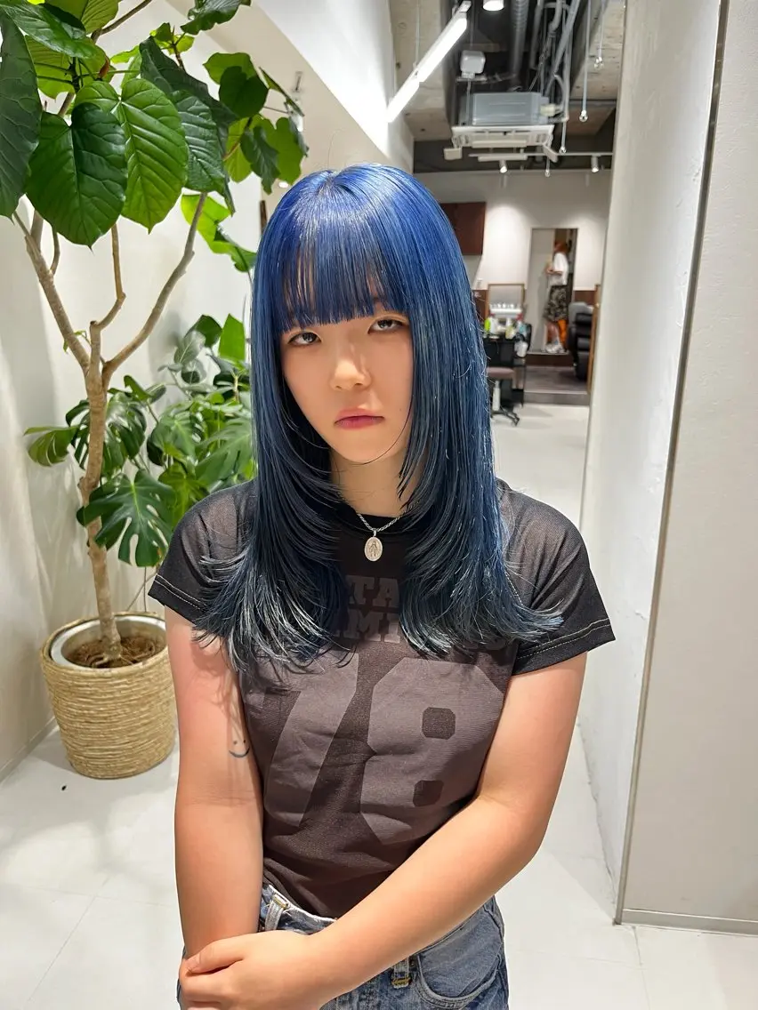 ミディアム カラー ブルーカラー ブルーラベンダー ラベンダーカラー 顔まわりレイヤー レイヤーカット カット ヘアカラー トリートメント レイヤーカット/ブラ ウンカラー/河野凜のヘアスタイル