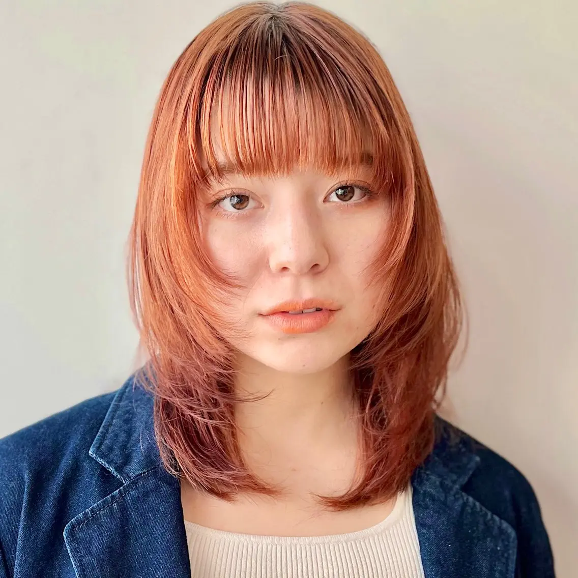 ミディアム カラー オレンジ レイヤーカット ウルフカット ウルフレイヤー カット ヘアカラー あやめ【顔まわり/レ イヤー/柔らかカラ】のヘアスタイル