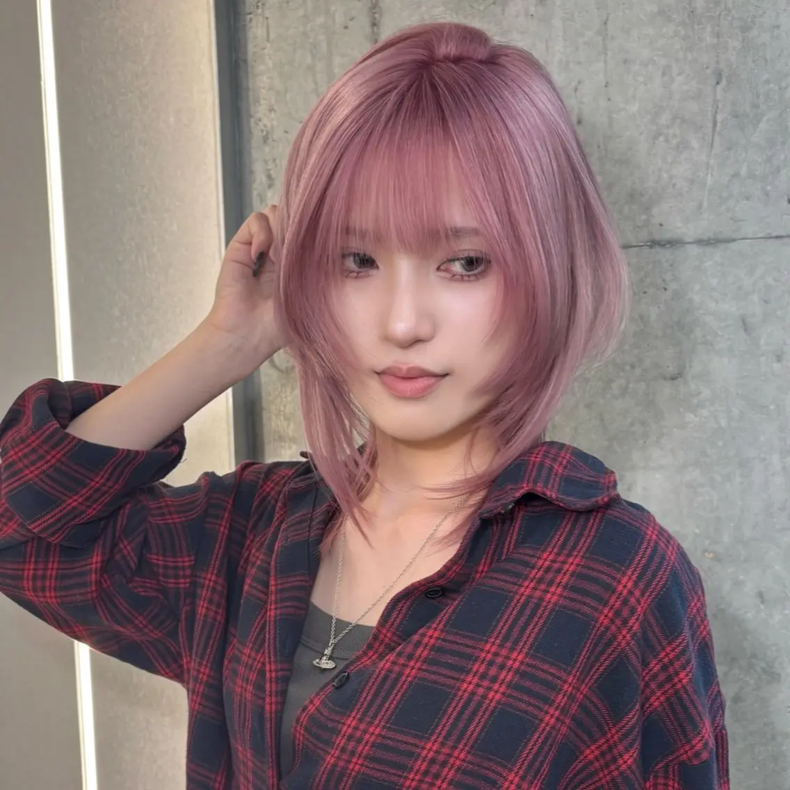 セミロング レイヤーカット ヘアカラー YUI/ ハイトーン デザインカラーのヘアスタイル