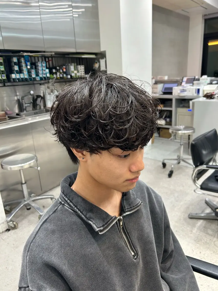 パーマ カット パーマ パーマカラー支持⭕️ 春山凜乃介のヘアスタイル