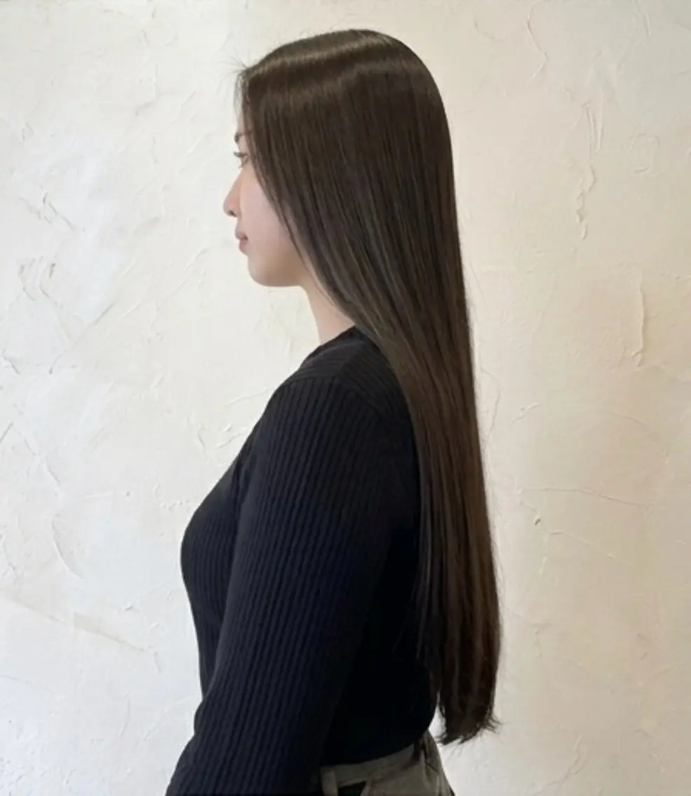 ロング 透明感カラー特化若山 結愛のヘアスタイル