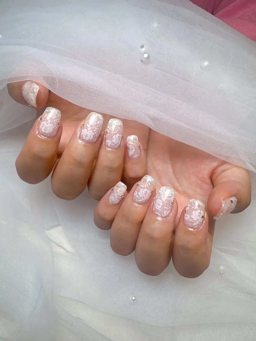 ネイル キラキラネイル 韓国ネイル レース 持ち込み ワンホンネイル Queeens nailのネイルデザイン