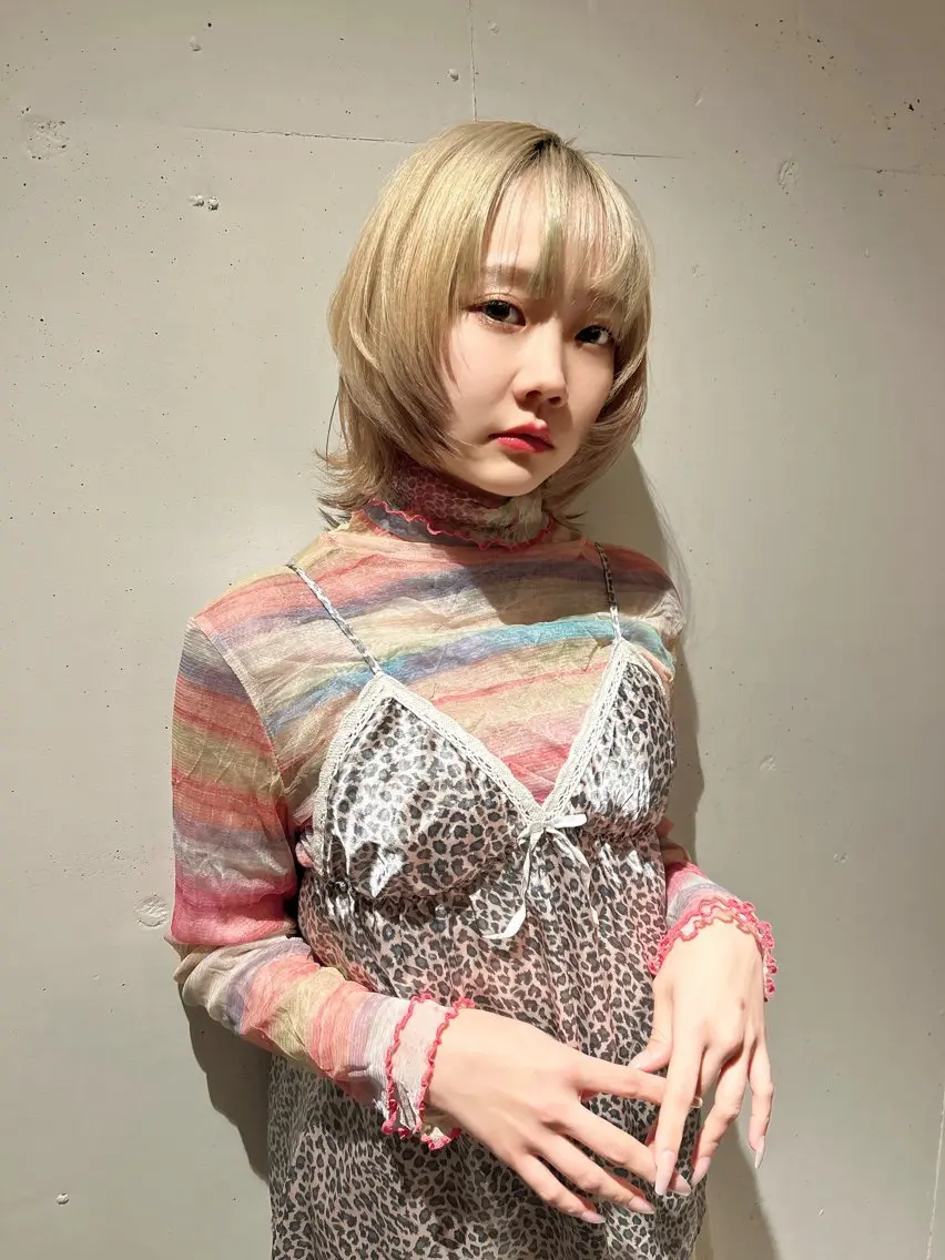 ミディアム カラー ブロンド ウルフカット ヘアカラー トリートメント ウルフカット レイヤーカット上柿のヘアスタイル