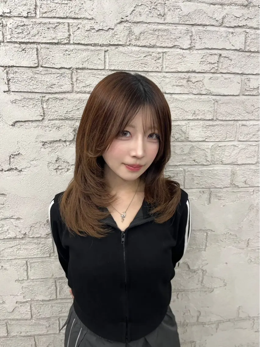 セミロング ✨レイヤーハイトーン tomoko🦋✨のヘアスタイル