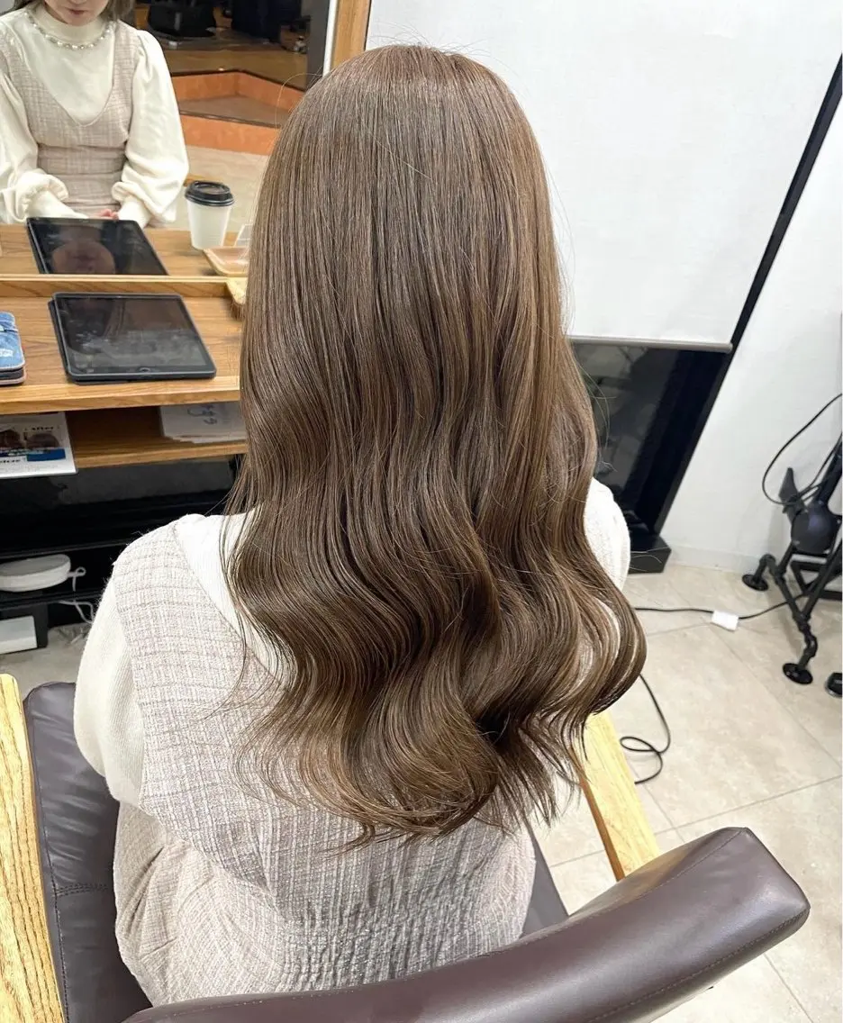 ロング _WHITE 佐伯 碧のヘアスタイル