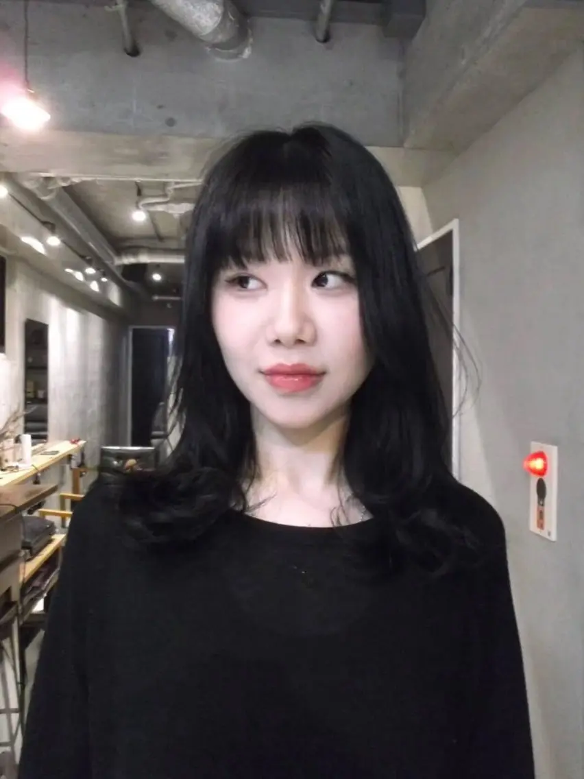 カラー カネコ リナのヘアスタイル