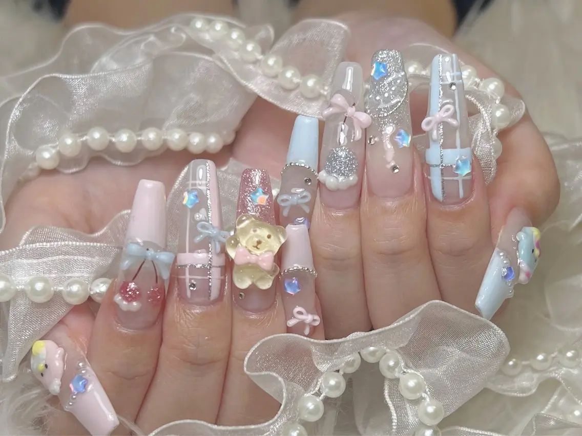 ネイル フレンチネイル ガーリー 水色 ロングネイル ピンク ハンドネイル Abyss🎀 mayuのネイルデザイン