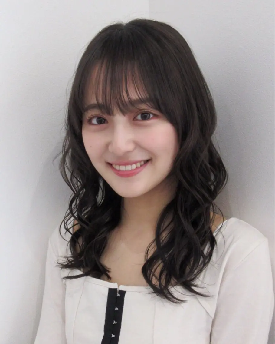 ミディアム パーマ ミディアムパーマ レイヤーカット 髪質改善カラー Unami 太田英寿のヘアスタイル