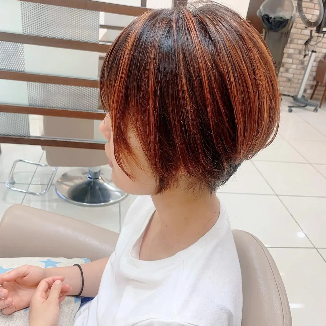 ショート カラー 羽エクステ🪽 🤍まき🤍のヘアスタイル