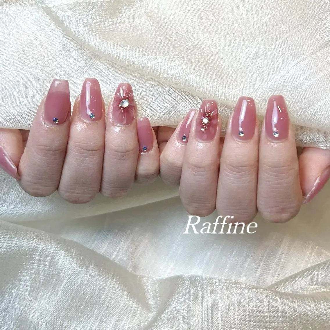 ネイル RAFFINE haru🦋🩵のネイルデザイン