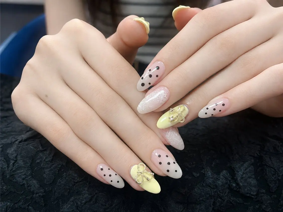 ネイル オーロラネイル フラッシュネイル フラワーネイル フレンチネイル キラキラネイル ハンドネイル 🌟LadyCoCo 🌟プロ ネイリストのネイルデザイン