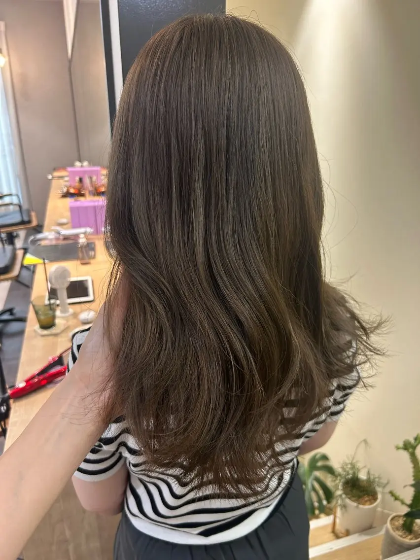 ロング カラー グレージュ ミルクティーグレージュ hubhair レイヤー/透明感のヘアスタイル