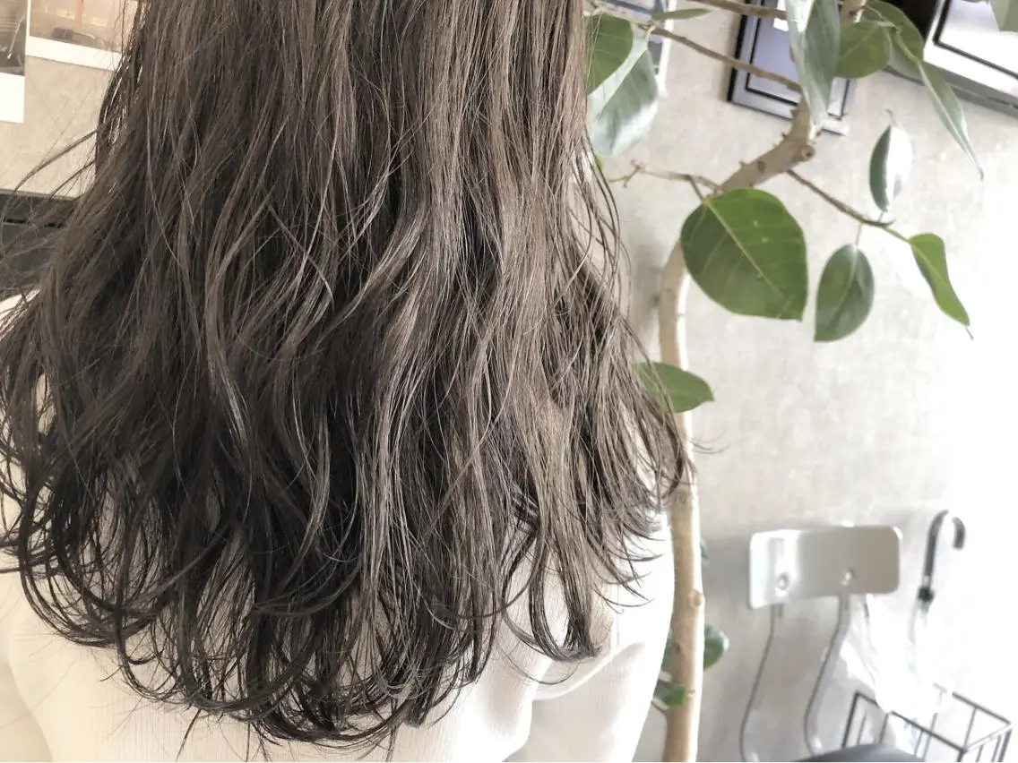 ミディアム カラー 顔周りレイヤーカット ブリーチminamiのヘアスタイル