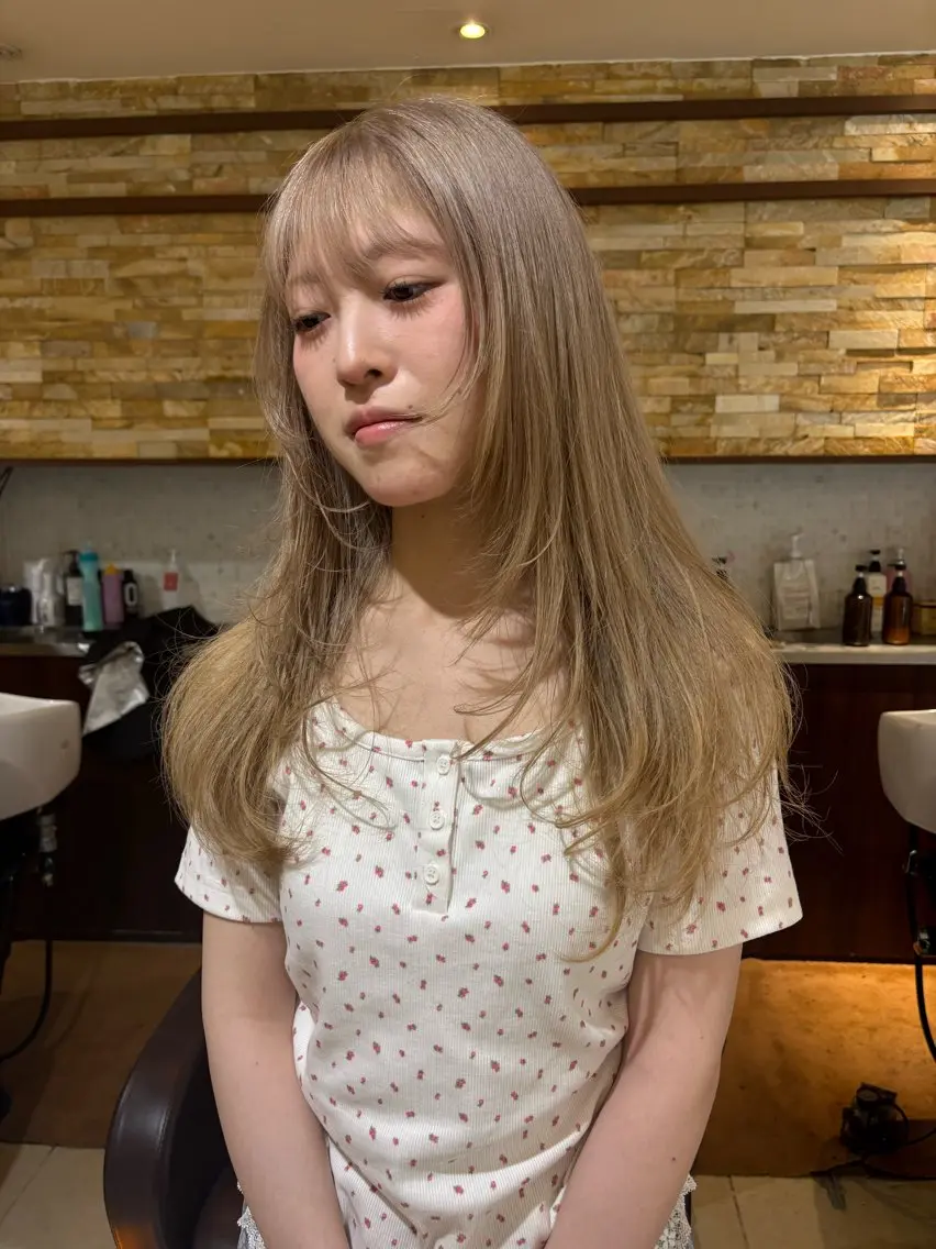 ロング カラー ブリーチ ヘアカラー ベージュ/ Yunaのヘアスタイル